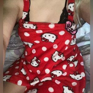 Vintage Hello Kitty Sleepwear🐱❤️size small in red, white& pink!